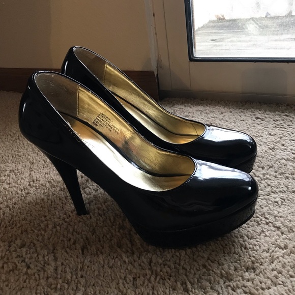 Black Patent Nine West Pumps - Picture 5 of 5